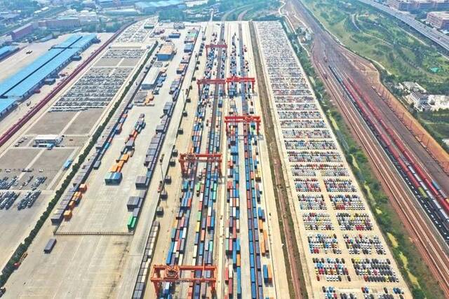中国铁路：5月份国家铁路发送货物3.37亿吨 同比增长2.8%