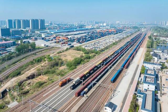 中国铁路：5月份国家铁路发送货物3.37亿吨 同比增长2.8%