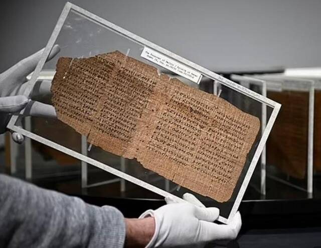 法媒：公元4世纪古书拍出300多万英镑，由古埃及语誊写而成