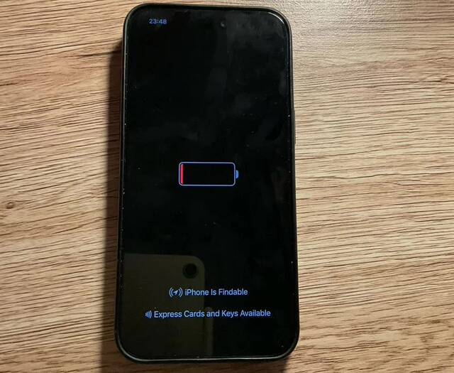 苹果 iOS 18 新功能：iPhone 15 系列手机电量耗尽后仍能显示时间