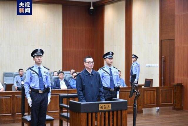 国家开发银行原党委委员、副行长周清玉受贿、利用影响力受贿案一审开庭