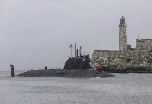 ▲“喀山”号核潜艇驶入哈瓦那港