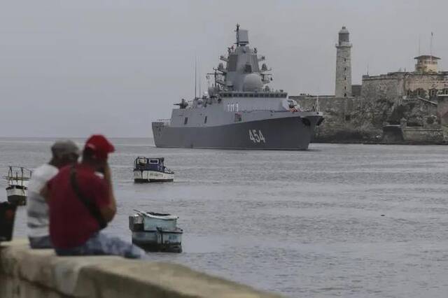 ▲“戈尔什科夫海军元帅”号护卫舰驶入哈瓦那港