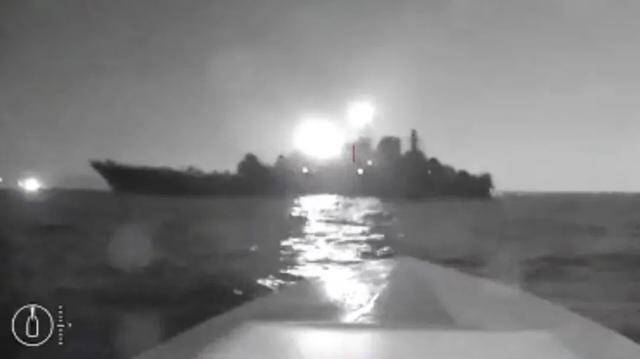 资料图：乌克兰无人艇袭击俄军舰的视频截图（来源：环球网）