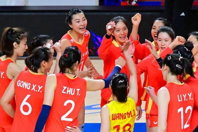 6月14日，中国队球员在比赛后庆祝。新华社记者朱炜摄
