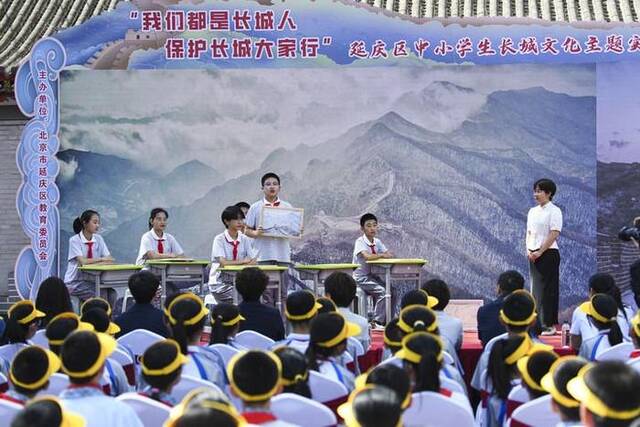 北京市延庆区中小学生长城文化主题实践活动在石峡村举行（5月31日摄）。新华社记者陈钟昊摄