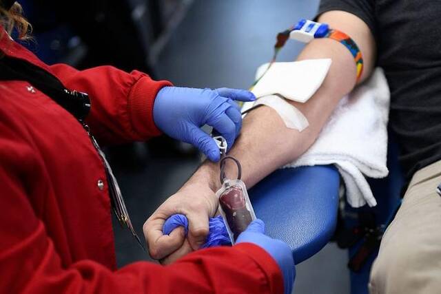 美国有偿献血业，慈善还是剥削？