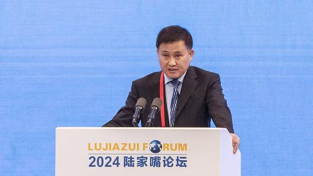 6月19日上午，中国人民银行行长潘功胜在2024陆家嘴论坛上发表主题演讲。视觉中国图