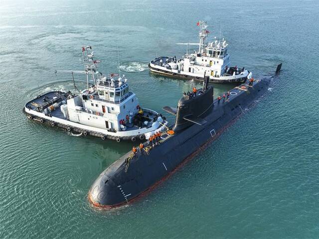 图为海军某潜艇组织出海训练。时佳龙摄