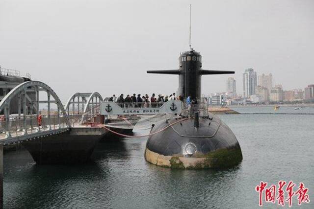 铸就“水下钢铁长城”——写在人民海军潜艇部队成立70周年之际