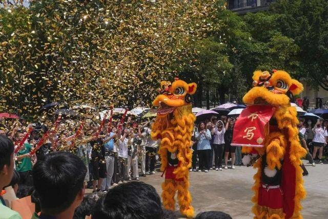 太香了！高校获全国冠军，全校师生加4万只鸡腿！