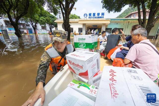 人民子弟兵持续奋战桂粤防汛救灾一线