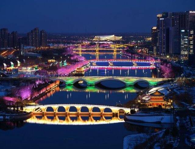 2024年2月22日，京杭大运河北京通州段夜景。
