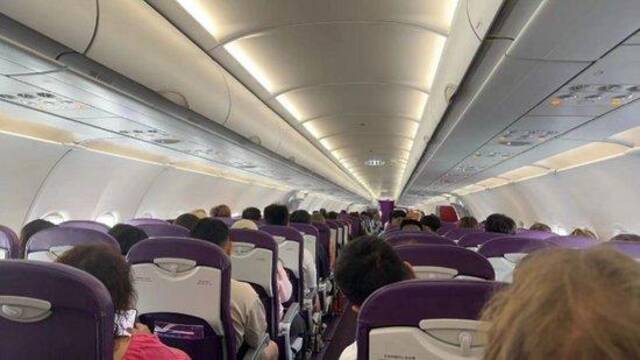 乘客称，前往普吉岛的班机延迟起飞。