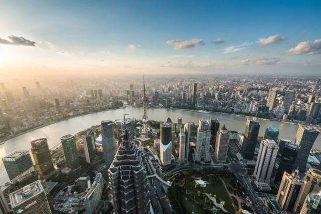 繁华的上海城市景观。图/视觉中国