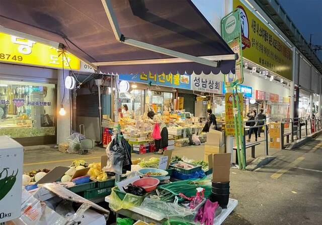 韩国的农贸市场图片来源：每经特约记者刘伊诺摄