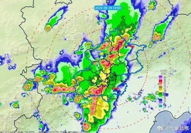 北京怀柔辛营出现大暴雨、全市普降中雨，要进入“雨季”了