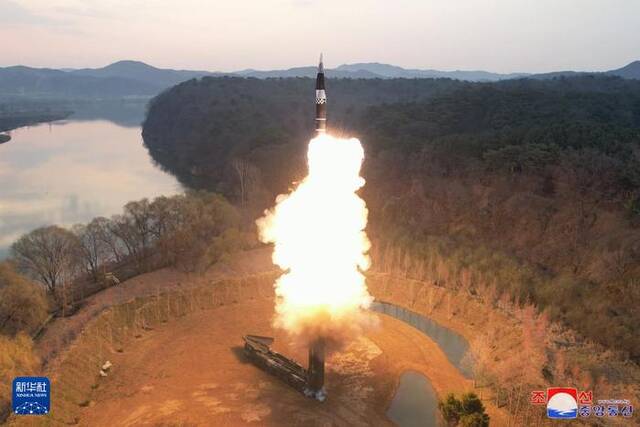 朝鲜试射新型“火星炮”导弹，可携带4.5吨级超大型弹头