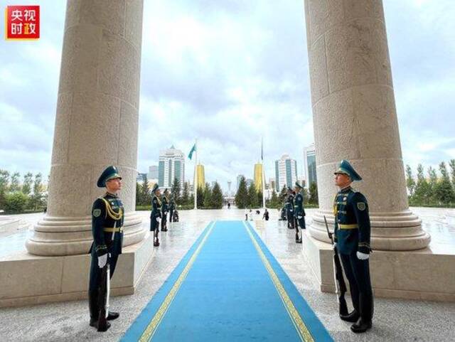 独家视频丨习近平抵达哈萨克斯坦总统府 出席欢迎仪式