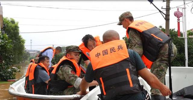 湖南、贵州遭遇持续强降雨，子弟兵闻“汛”而动
