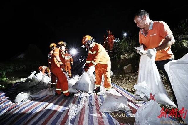 洞庭湖决堤，湖南省委书记连夜调度抗洪抢险