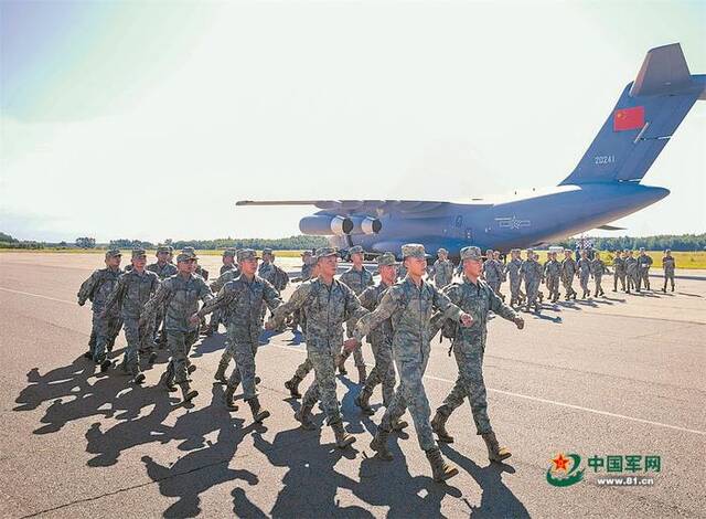 我方参训人员抵达白俄罗斯某空军基地。王宏阳摄