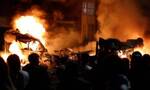 英媒：英国利兹发生暴力事件，骚乱者掀翻警车并焚毁巴士，内政大臣发声谴责