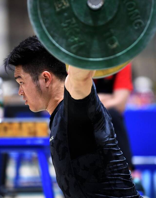 5月10日，国家队选手石智勇在训练中。新华社记者侯昭康摄