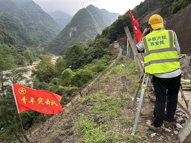 【防汛抗旱一线】火速驰援 中国中铁助力铁路抢险抢修