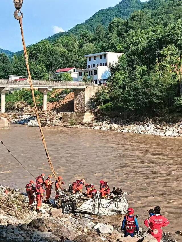 搜救现场受访者供图