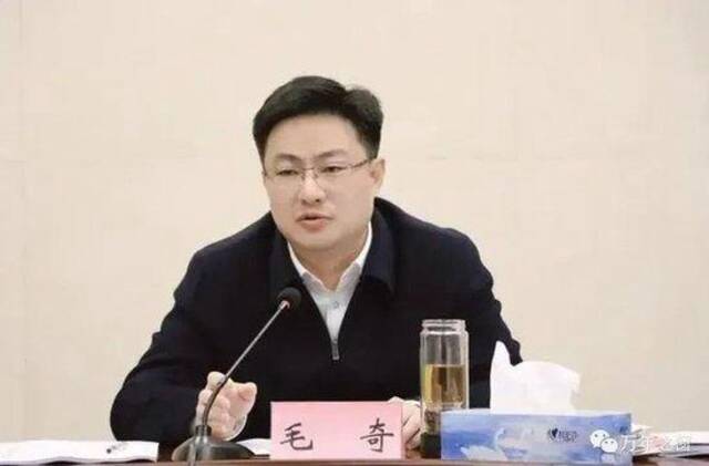 李佩霞父亲接受采访：在外省与上饶市委联合调查组会面，被举报县委书记当晚落马