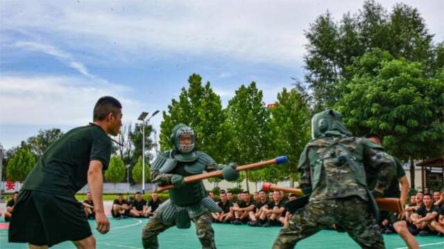 武警甘肃总队临夏支队举行军事体育运动会