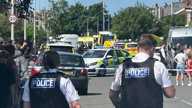 英媒：英国发生持刀袭击事件致2名儿童死亡9人受伤，国王、威廉王子和凯特王妃发声