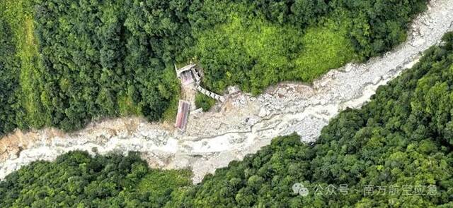 应急管理部南航总站派出直升机参与四川康定山洪泥石流救援