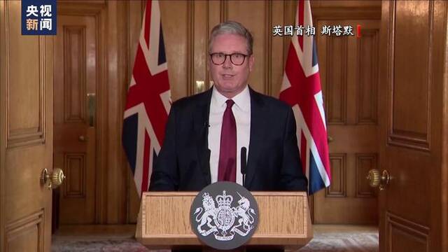 英国爆发13年来最大规模骚乱！打砸、抢劫、袭击警察……首相紧急开会，多国发出旅行警告，马斯克：“内战不可避免”