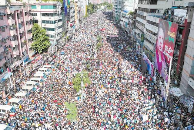 84岁尤努斯“临时”领导孟加拉国，美媒：孟加拉国希望他能为这个国家带来稳定