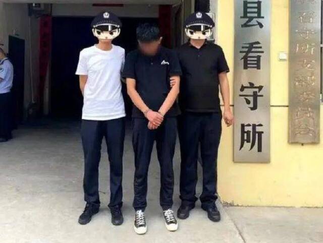 带走酒驾嫌疑人时，民警竟遭同行者暴力围攻，陕西警方：三人已被刑事拘留