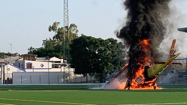 西班牙南部一架救援直升机起火爆炸 暂无人员伤亡