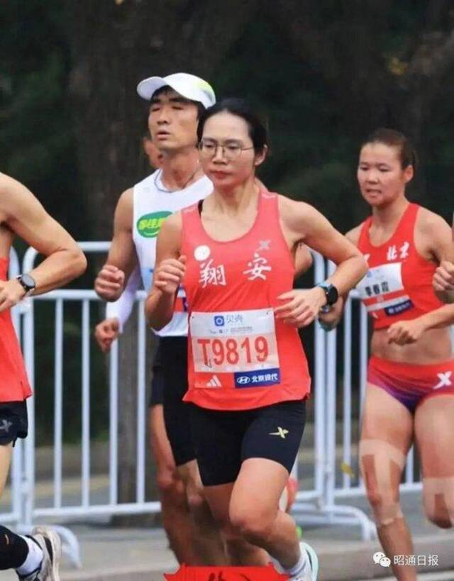 业余选手更快！马拉松大众组女子冠军，成绩超过中国队2位奥运选手