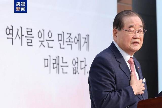 △韩国光复会会长李钟赞15日在白凡金九纪念馆举行的光复节纪念仪式上致纪念词。