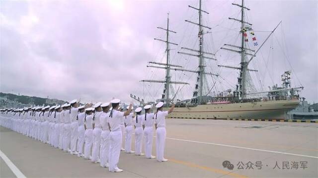 起航！海军破浪舰执行远海实习训练和访问任务