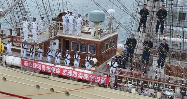 起航！海军破浪舰执行远海实习训练和访问任务