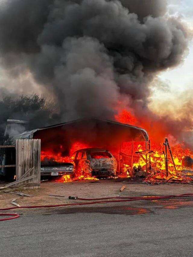 当地时间8月20日，坠机事件发生后，得州敖德萨事发地附近至少发生两起爆炸和火灾事故图自《纽约时报》