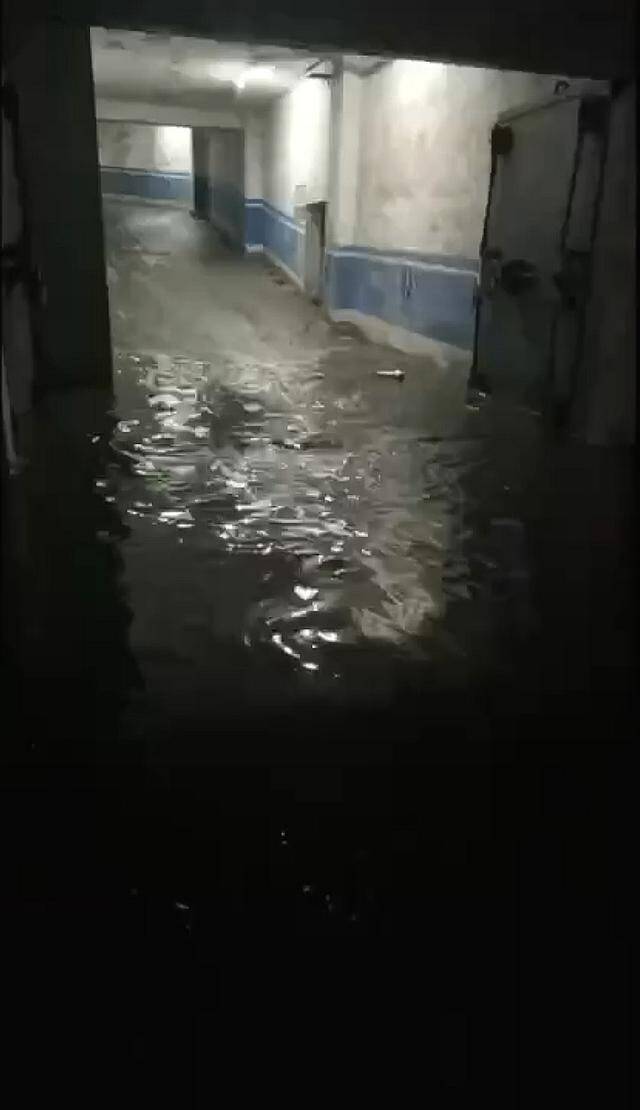 雨水倒灌地库，上百辆车被淹！时隔半月业主仍索赔无门