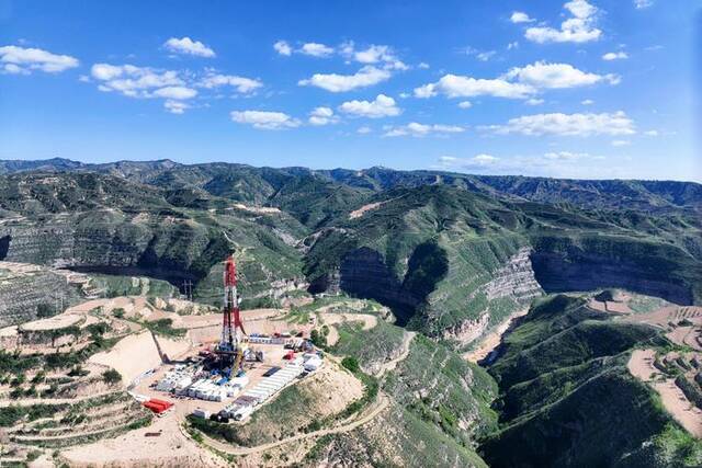 中国石油建成我国首个百万吨油气当量煤岩气田