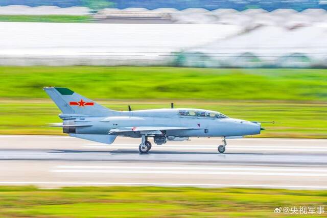 一组图直击现场！南部战区空军实战化飞行训练