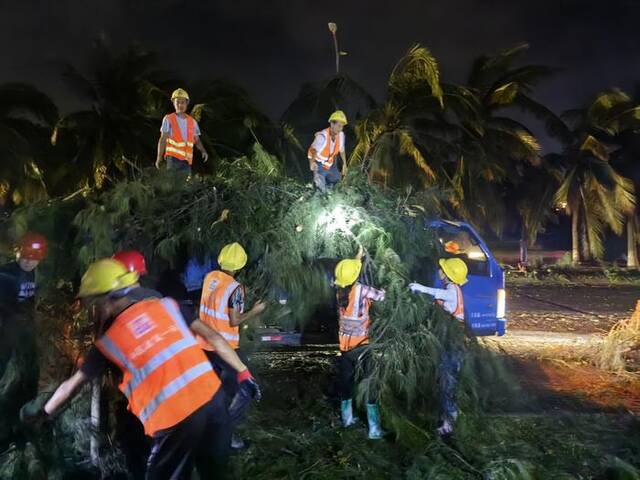 中国建筑积极投入台风“摩羯”灾后抢险