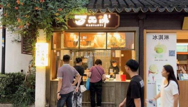 焦元师所在的店铺恢复正常营业。图/九派新闻陶梓童