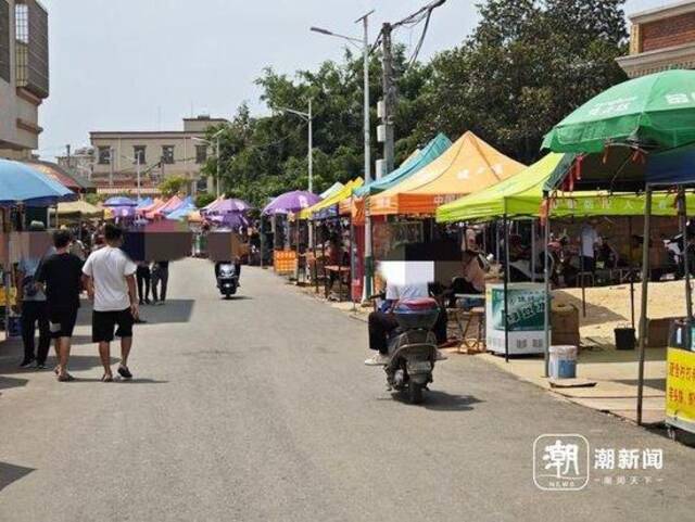 “小食一条街”。潮新闻记者郑信鸿摄