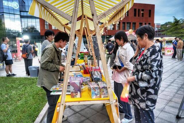 北京市朝阳区三间房地区举办群众性文化活动。受访者供图